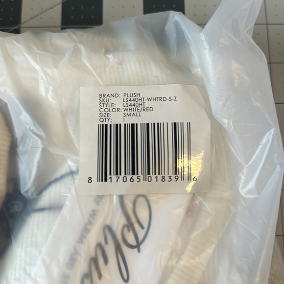 Plush Thermal Heart Pajama + Scrunchie Set White & Red - Picture 7 of 7